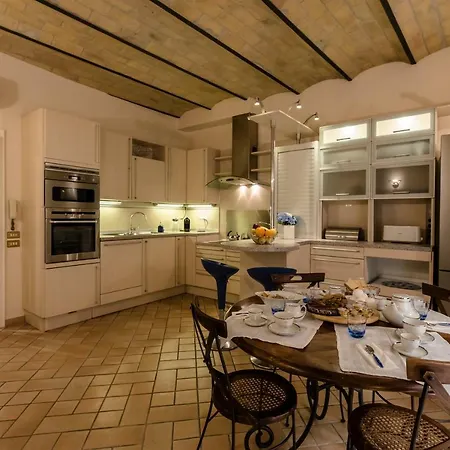 Hometrevi Apartment *